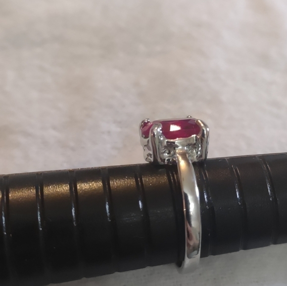 New women's red size 5 3/4 ring - Picture 6 of 6